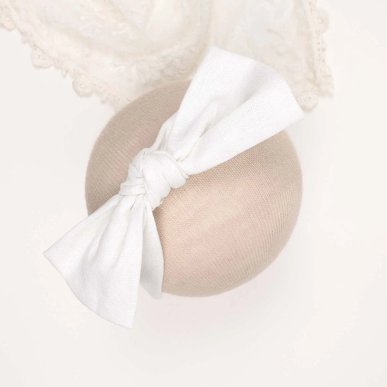 CH8BHEB8 (White) Baby Bow Headband - Image 1