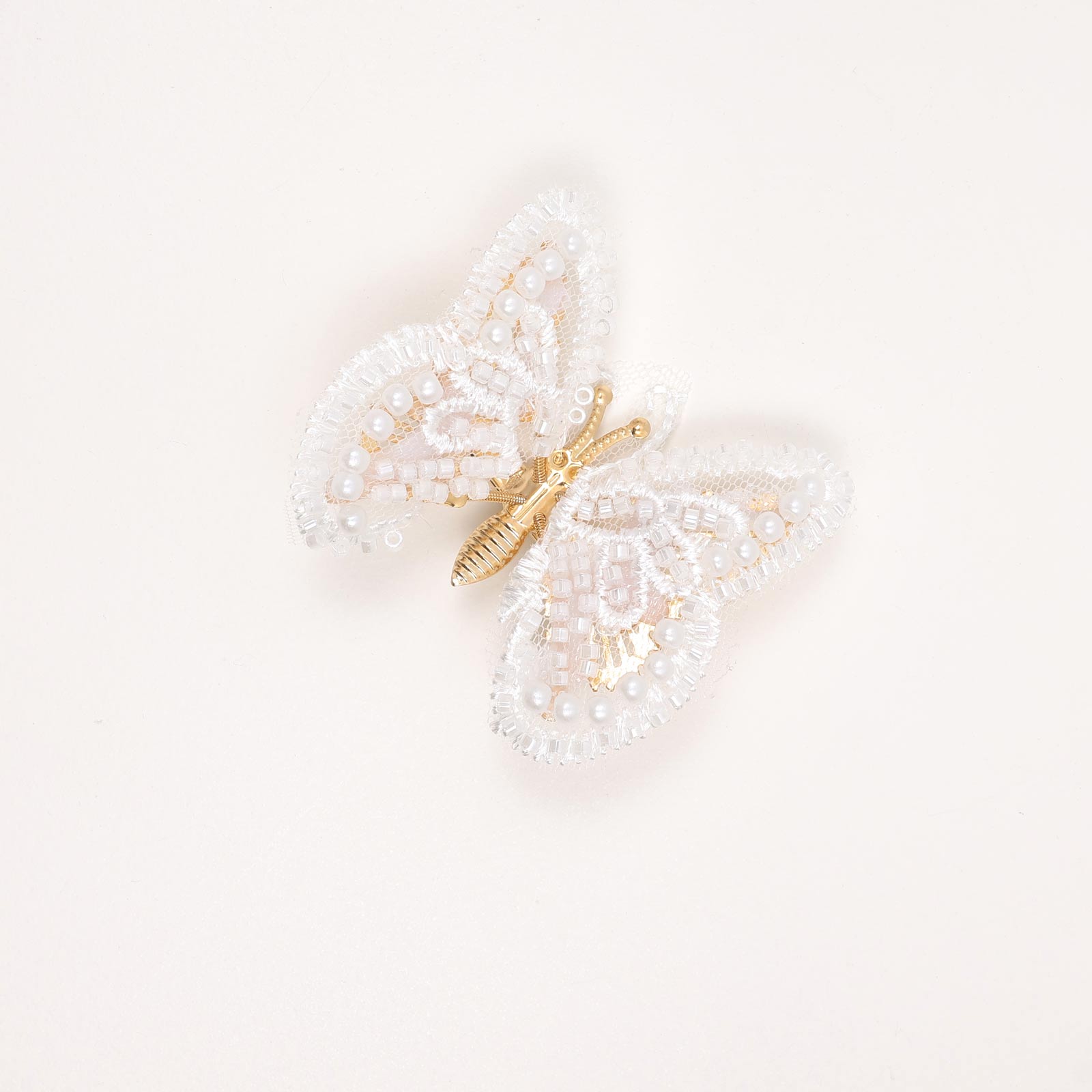 SA5GSHC1 White Beaded Butterfly Hair Clip - Image 1