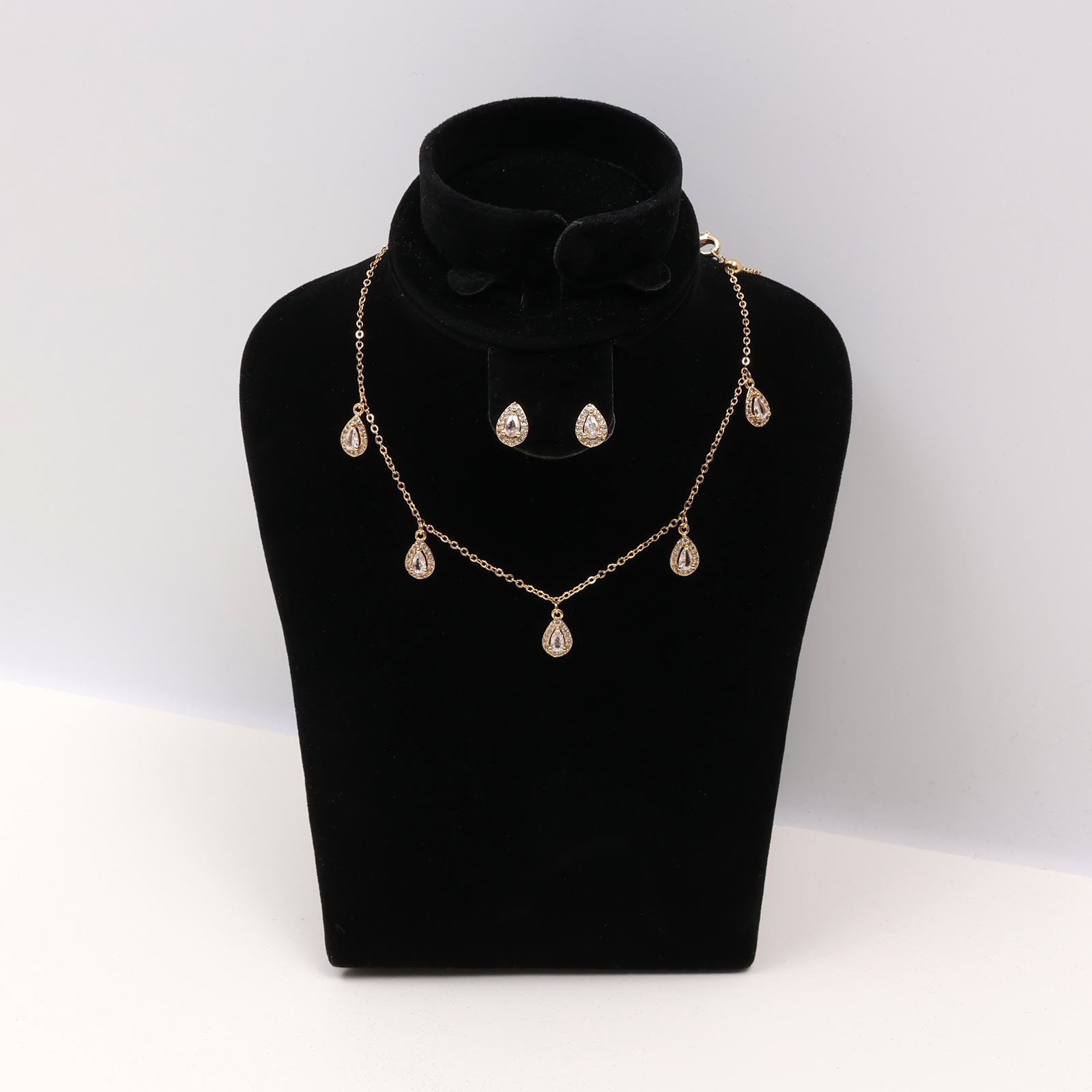 SA20ONS3 Teardrop Charms Pendant Jewelry Set - Image 1