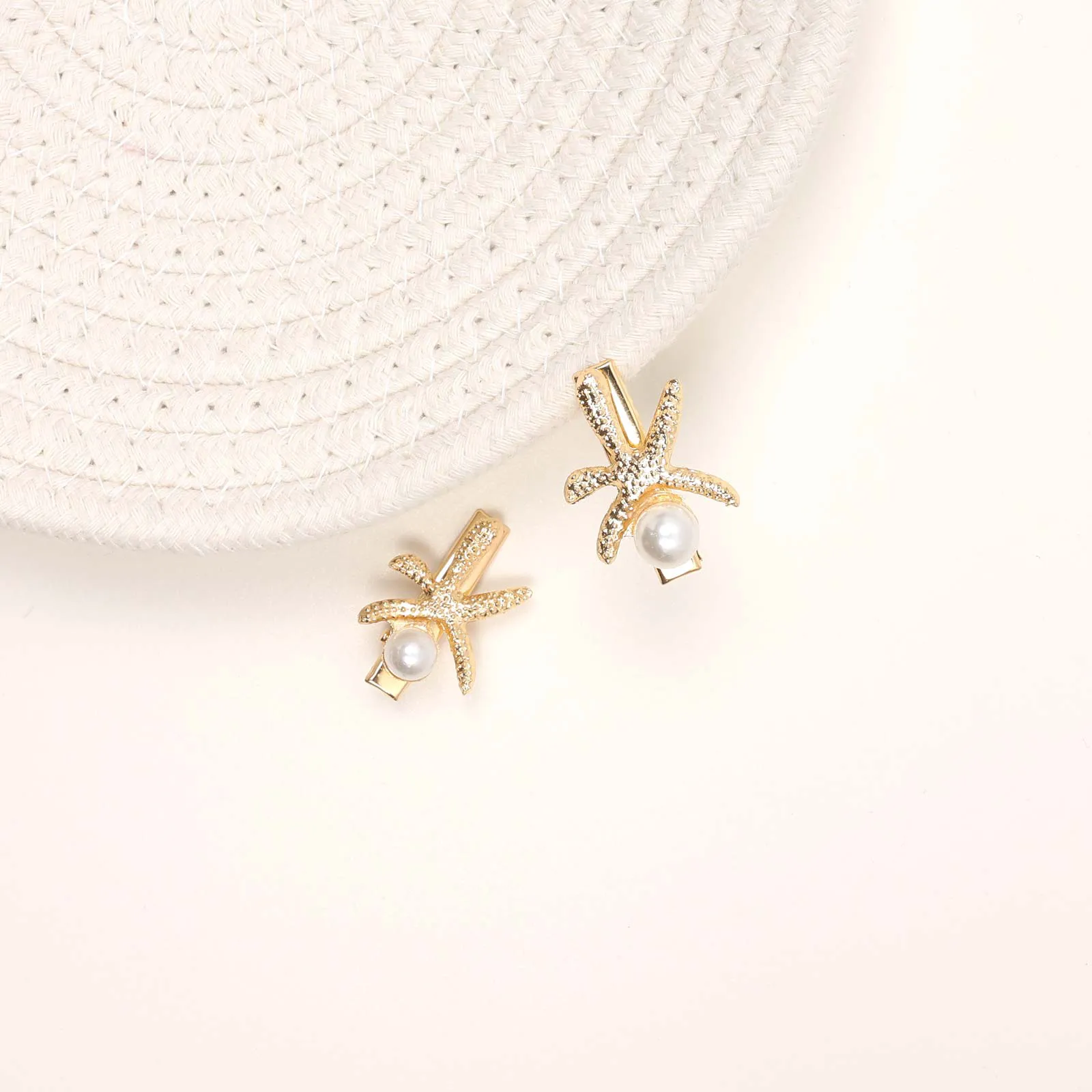SA5.5GSHC9 Starfish Pearl Hair Clips - Image 1